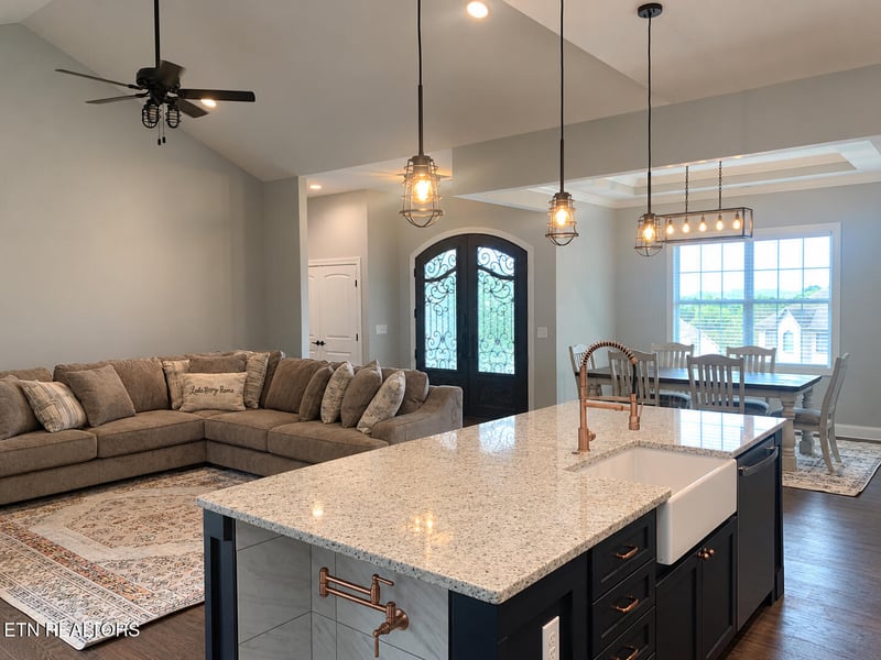 8026 Canter Ln, Powell, TN 37849