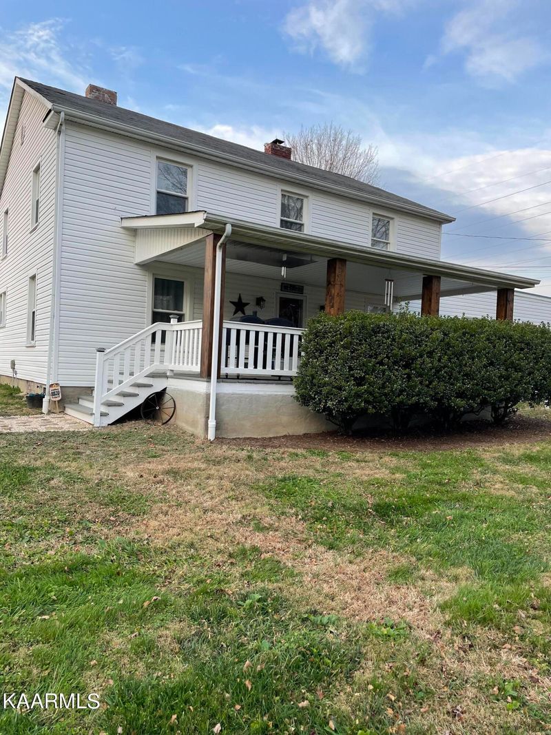 8027 Washington Pike, Corryton, TN 37721