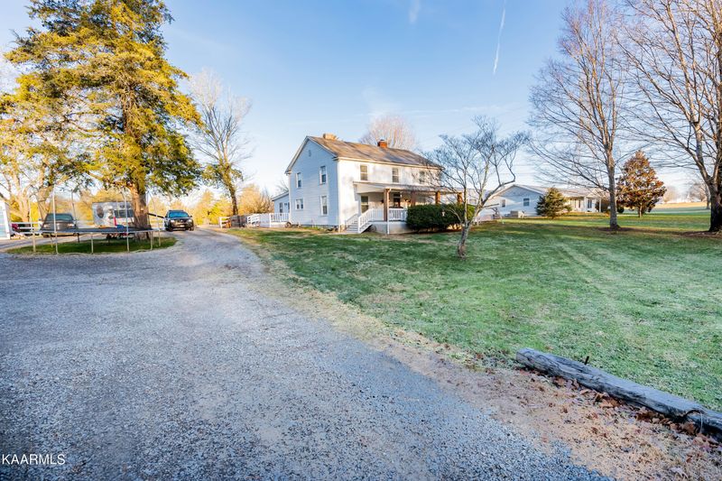 8027 Washington Pike, Corryton, TN 37721