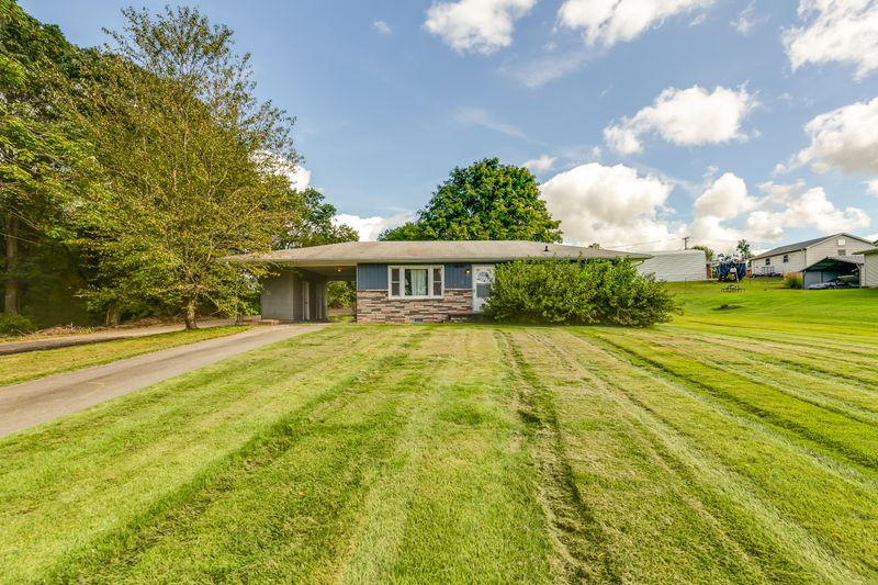 8028 Powell Heights Rd, Powell, TN 37849