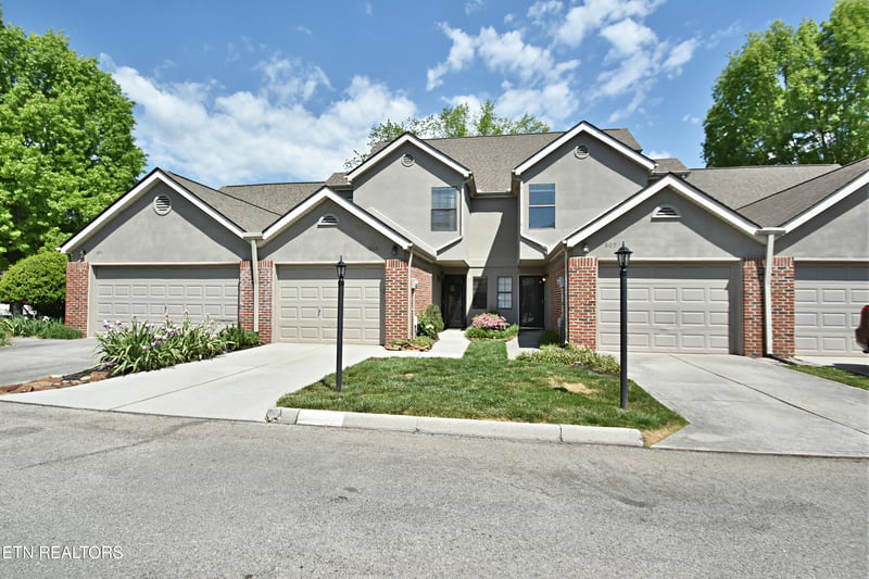 803 Farragut Commons Dr, Knoxville, TN 37934