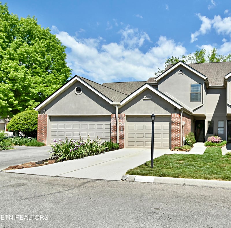 803 Farragut Commons Dr, Knoxville, TN 37934