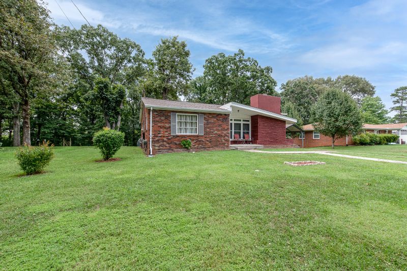 803 W 6th Ave, Lenoir City, TN 37771