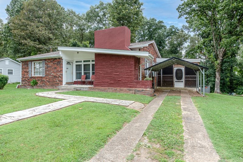 803 W 6th Ave, Lenoir City, TN 37771