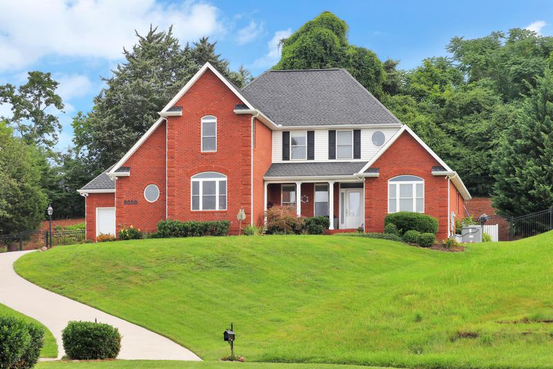 8030 Canter Ln, Powell, TN 37849