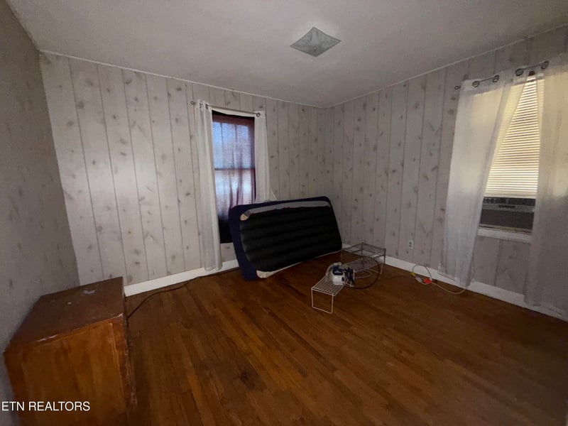8032 E Emory Rd, Corryton, TN 37721