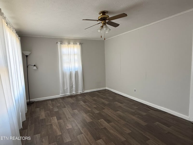 8032 E Emory Rd, Corryton, TN 37721