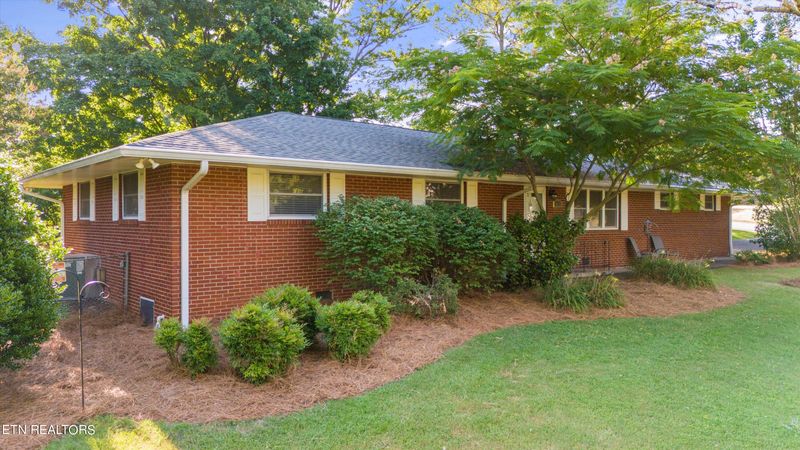 8032 Hayden Dr, Knoxville, TN 37919