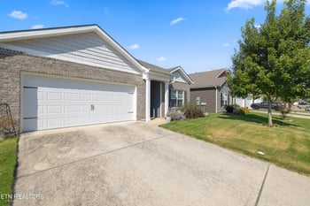 8039 Dennis Fox Ln, Knoxville, TN 37938