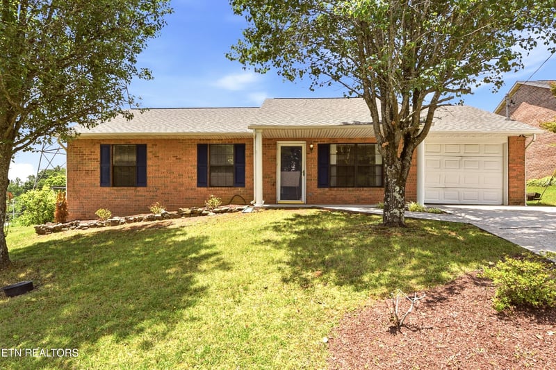 8039 Florence Gardens Rd, Knoxville, TN 37938