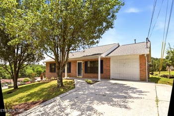 8039 Florence Gardens Rd, Knoxville, TN 37938