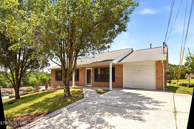 8039 Florence Gardens Rd, Knoxville, TN 37938