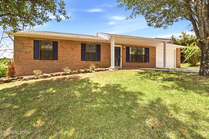 8039 Florence Gardens Rd, Knoxville, TN 37938