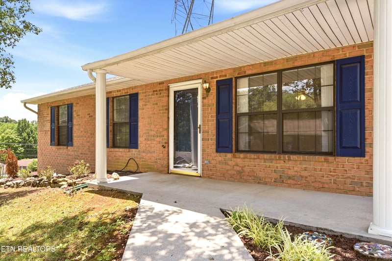 8039 Florence Gardens Rd, Knoxville, TN 37938