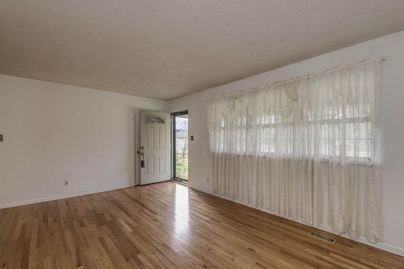 804 Hidden Valley Rd, Knoxville, TN 37923