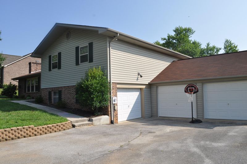 804 Montvue Ave, Kingston, TN 37763