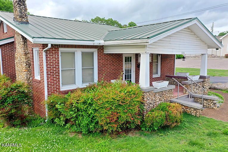 804 Mulberry St, Loudon, TN 37774