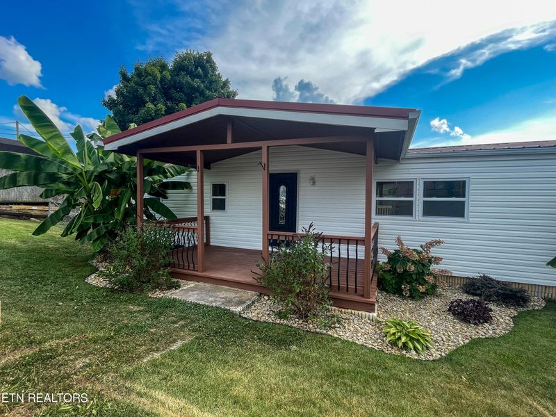 804 N D St, Lenoir City, TN 37771
