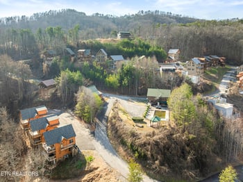 804 Peak Loop Way, Pigeon Forge, TN 37863