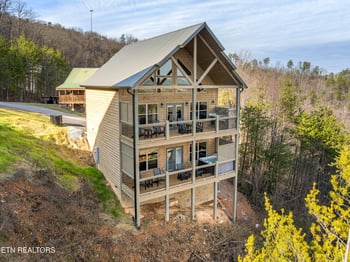 804 Peak Loop Way, Pigeon Forge, TN 37863