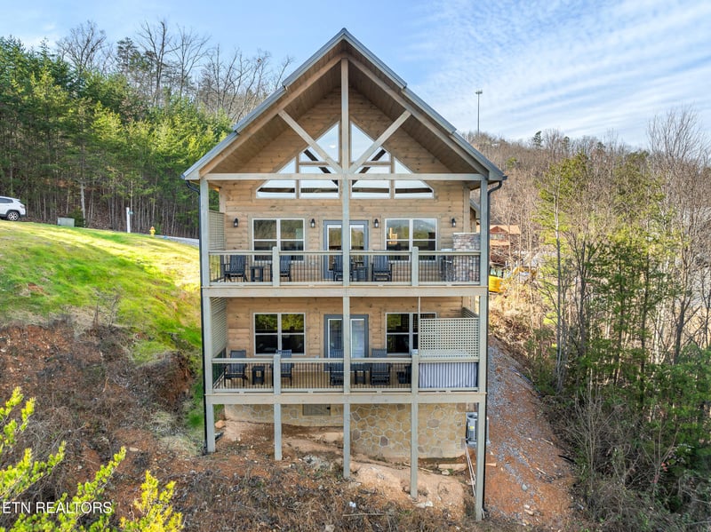 804 Peak Loop Way, Pigeon Forge, TN 37863