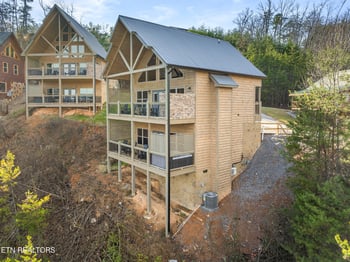 804 Peak Loop Way, Pigeon Forge, TN 37863