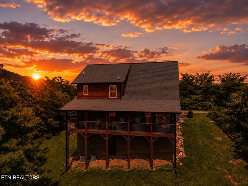 804 Upper Picadilly Ln, Gatlinburg, TN 37738