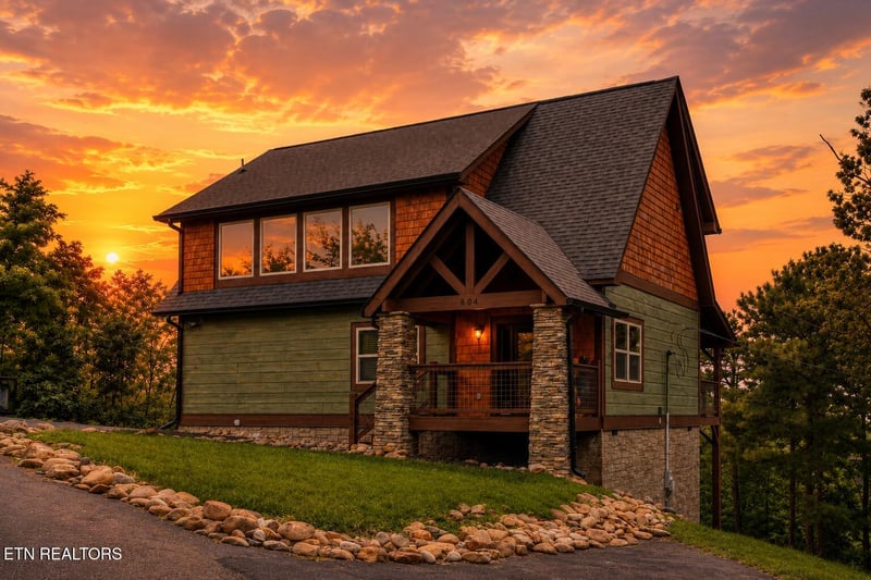 804 Upper Picadilly Ln, Gatlinburg, TN 37738