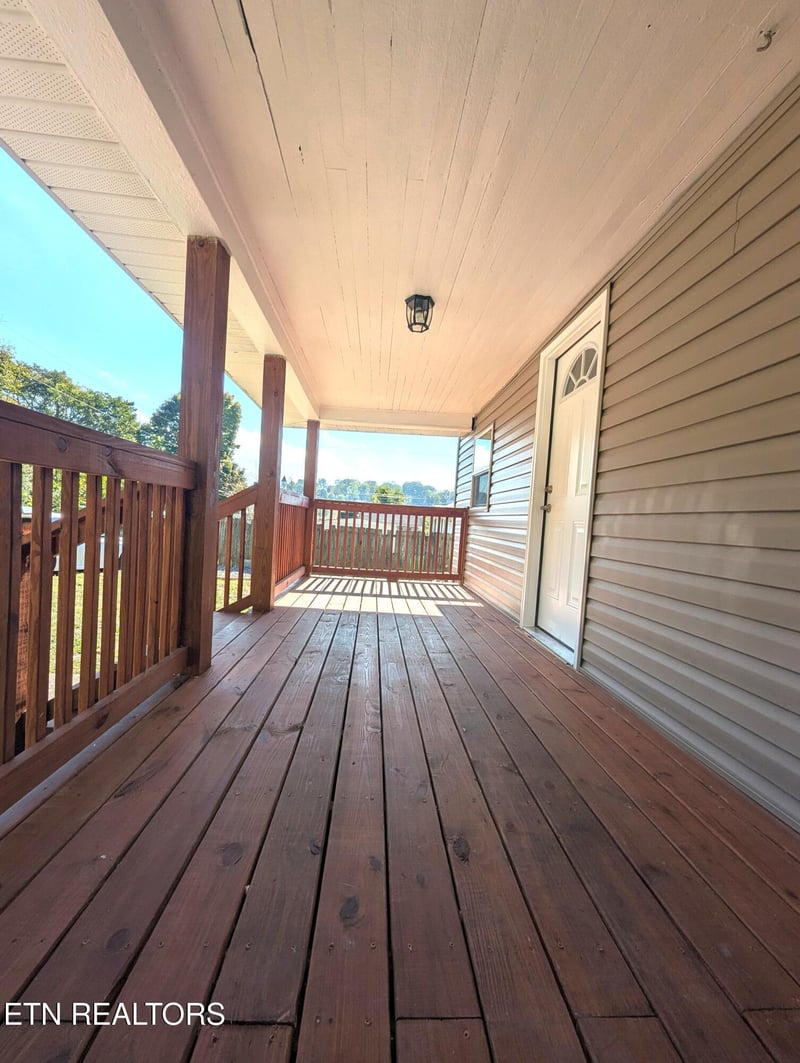 804 Virginia Ave, Harriman, TN 37748
