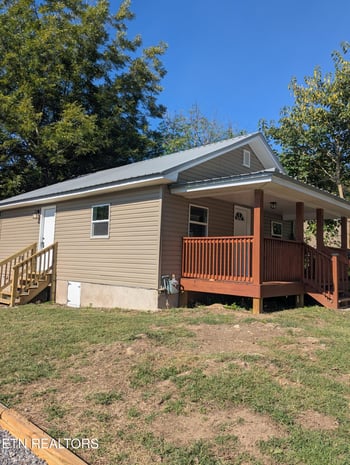 804 Virginia Ave, Harriman, TN 37748