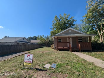 804 Virginia Ave, Harriman, TN 37748
