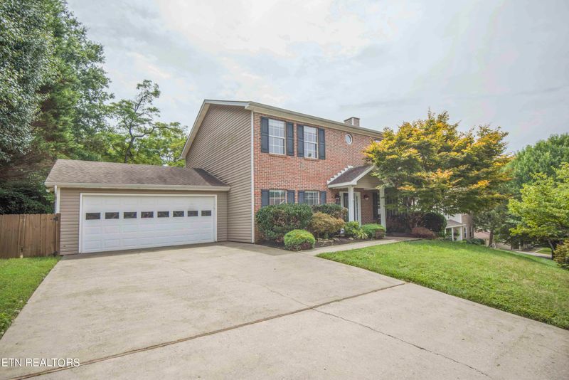 8040 Maple Run Ln, Knoxville, TN 37919