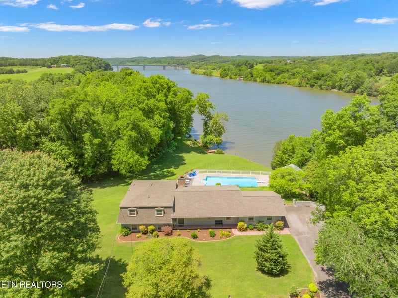 805 Butler Dr, Loudon, TN 37774