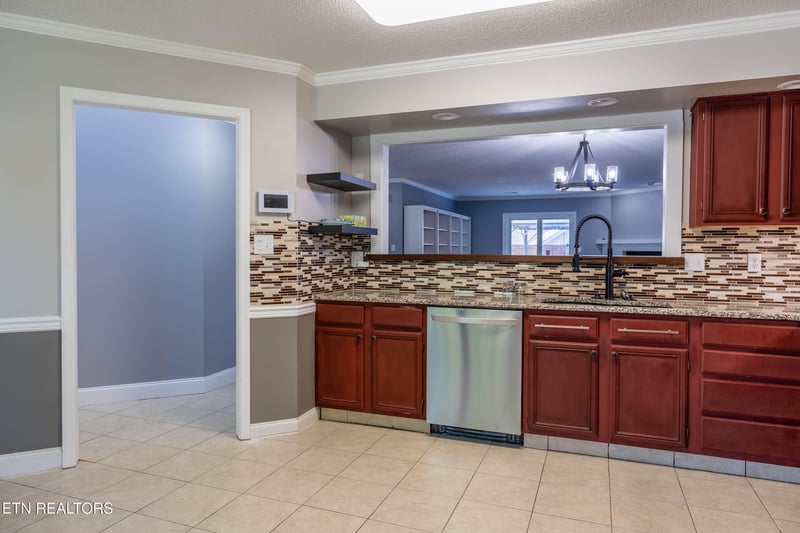805 Cedar Ln #D13, Knoxville, TN 37912