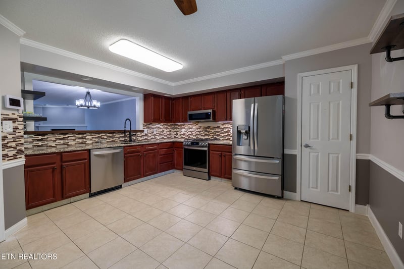 805 Cedar Ln #D13, Knoxville, TN 37912