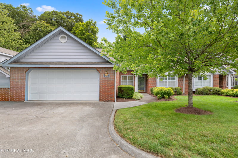 805 Cedar Ln #I-34, Knoxville, TN 37912