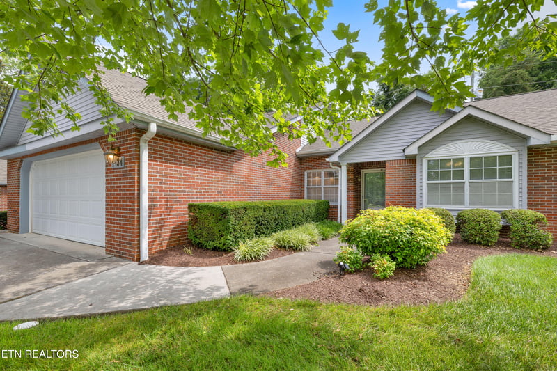 805 Cedar Ln #I-34, Knoxville, TN 37912