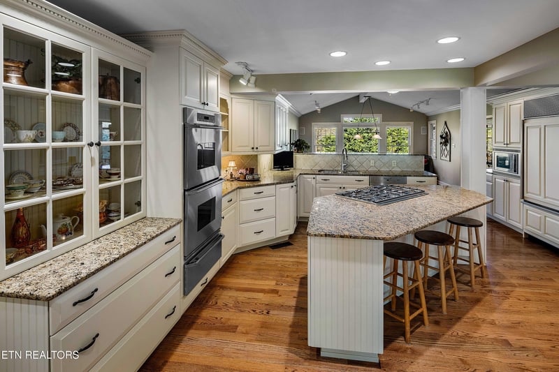 805 Kempton Rd, Knoxville, TN 37909