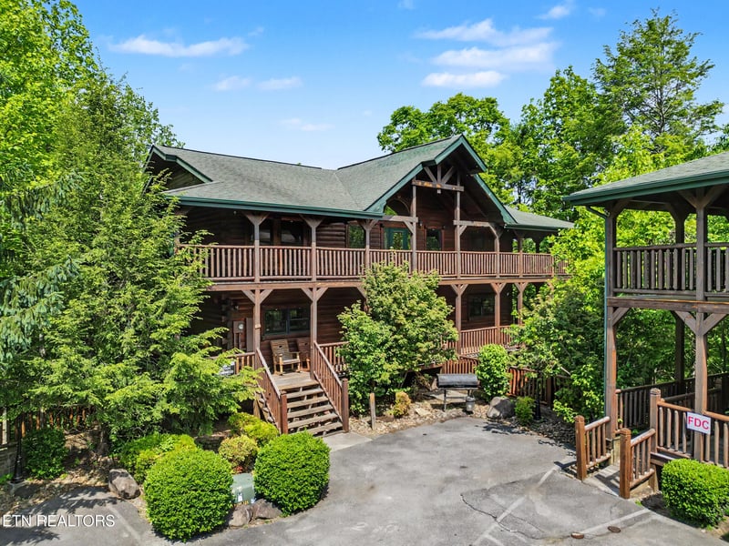 805 Spirit Loop Way, Gatlinburg, TN 37738