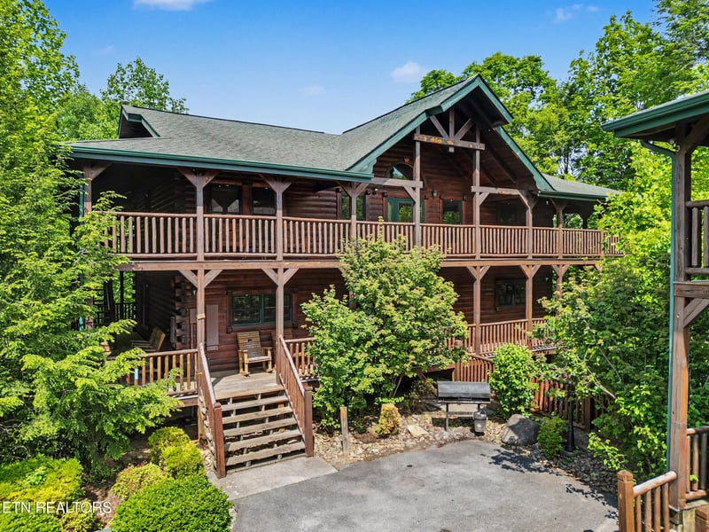805 Spirit Loop Way, Gatlinburg, TN 37738