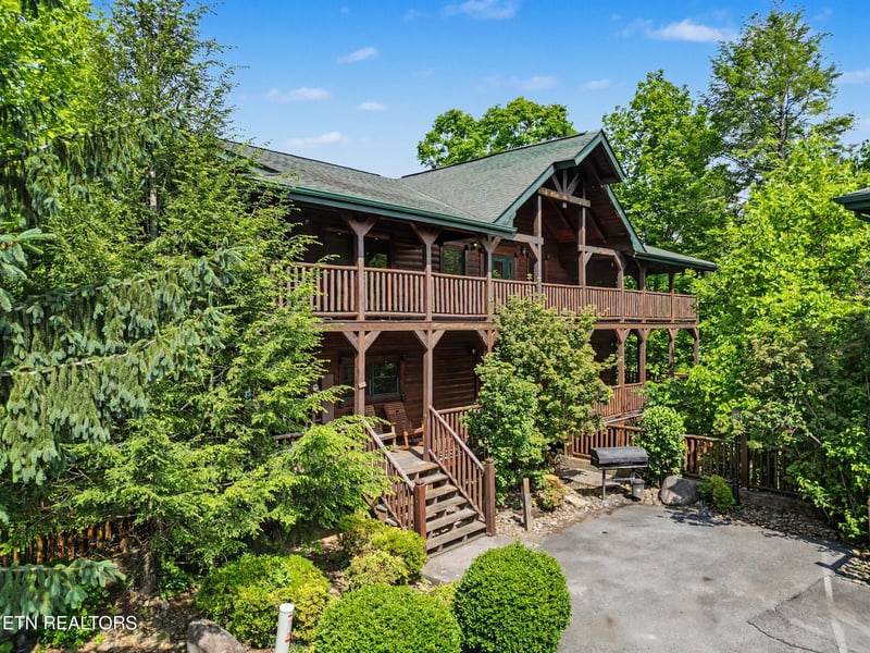 805 Spirit Loop Way, Gatlinburg, TN 37738