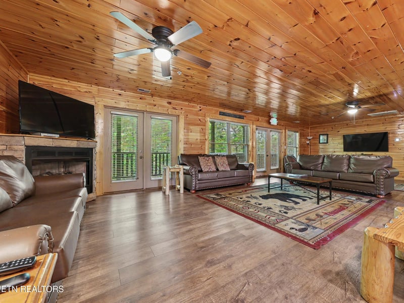 805 Spirit Loop Way, Gatlinburg, TN 37738
