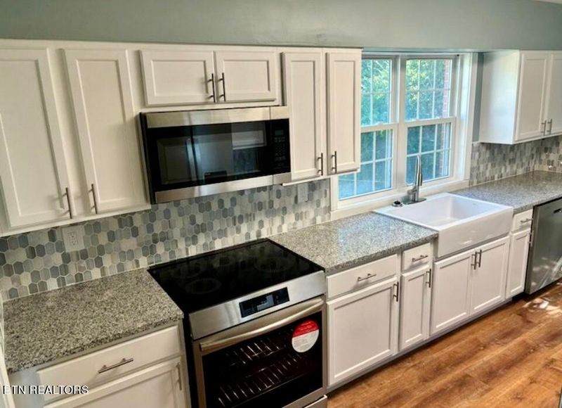805 W 3rd N St, Morristown, TN 37814