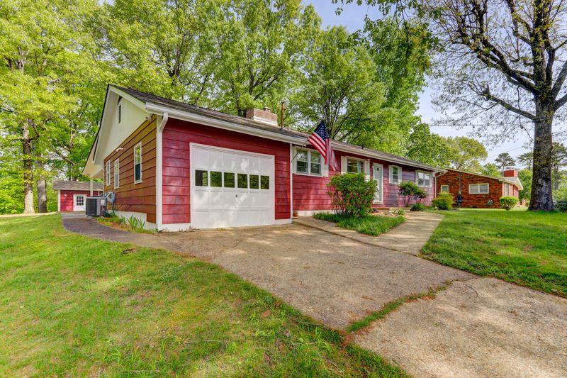 805 W 6th Ave, Lenoir City, TN 37771