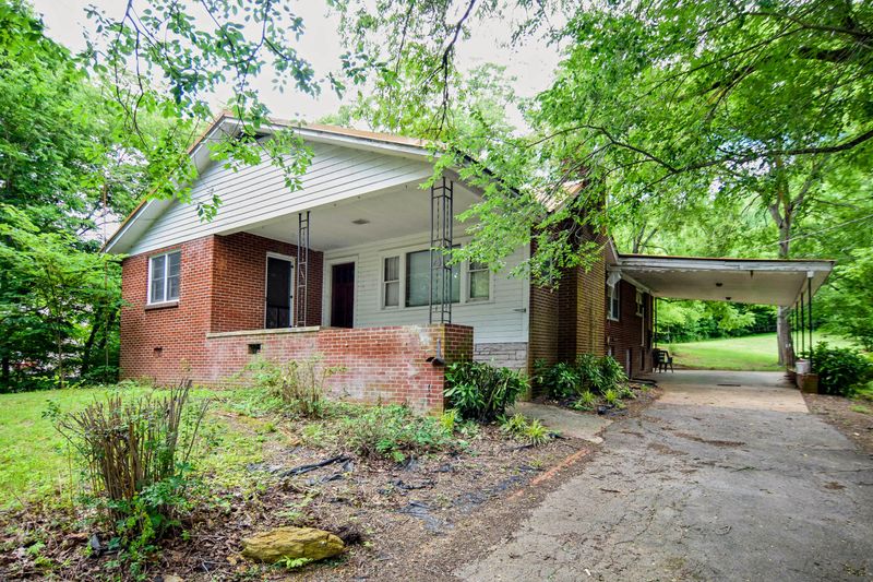 805 W Main St, Sevierville, TN 37862