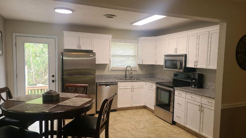805 W Ridgecrest Dr, Kingston, TN 37763