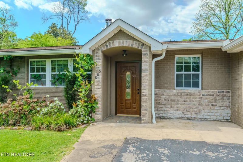 805 Wesley Rd, Knoxville, TN 37909