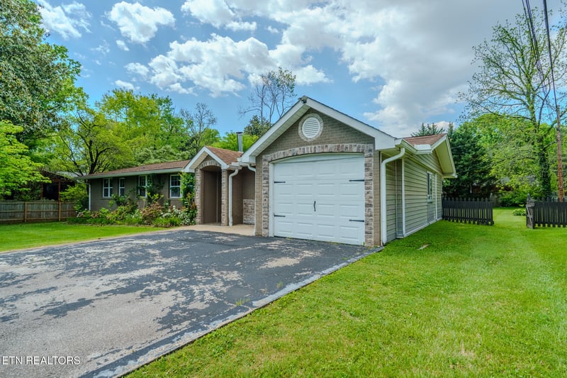 805 Wesley Rd, Knoxville, TN 37909
