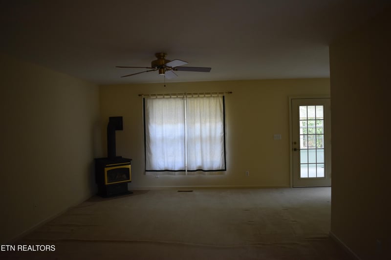 805 Yonside Dr, Sparta, TN 38583