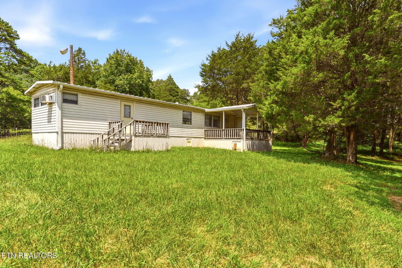 8050 Lett Rd, Corryton, TN 37721
